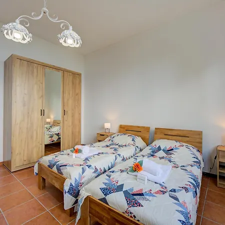 La Finestra Sul - Happy * Στρέσα